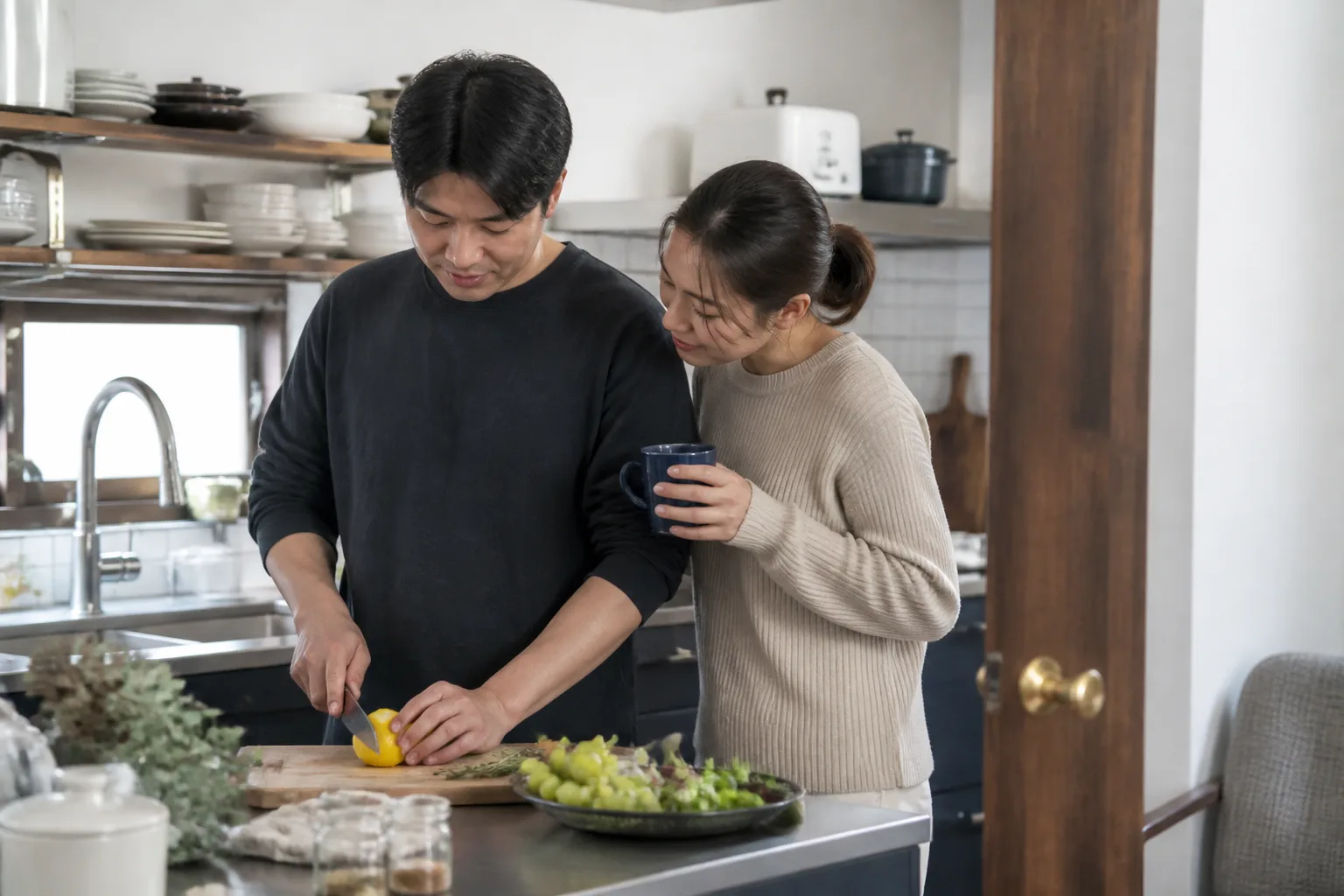 권태기를 지나며 배운 작은 변화 상황을 일상 공간에서 차분히 마주하는 한국 성인들의 자연스러운 모습
